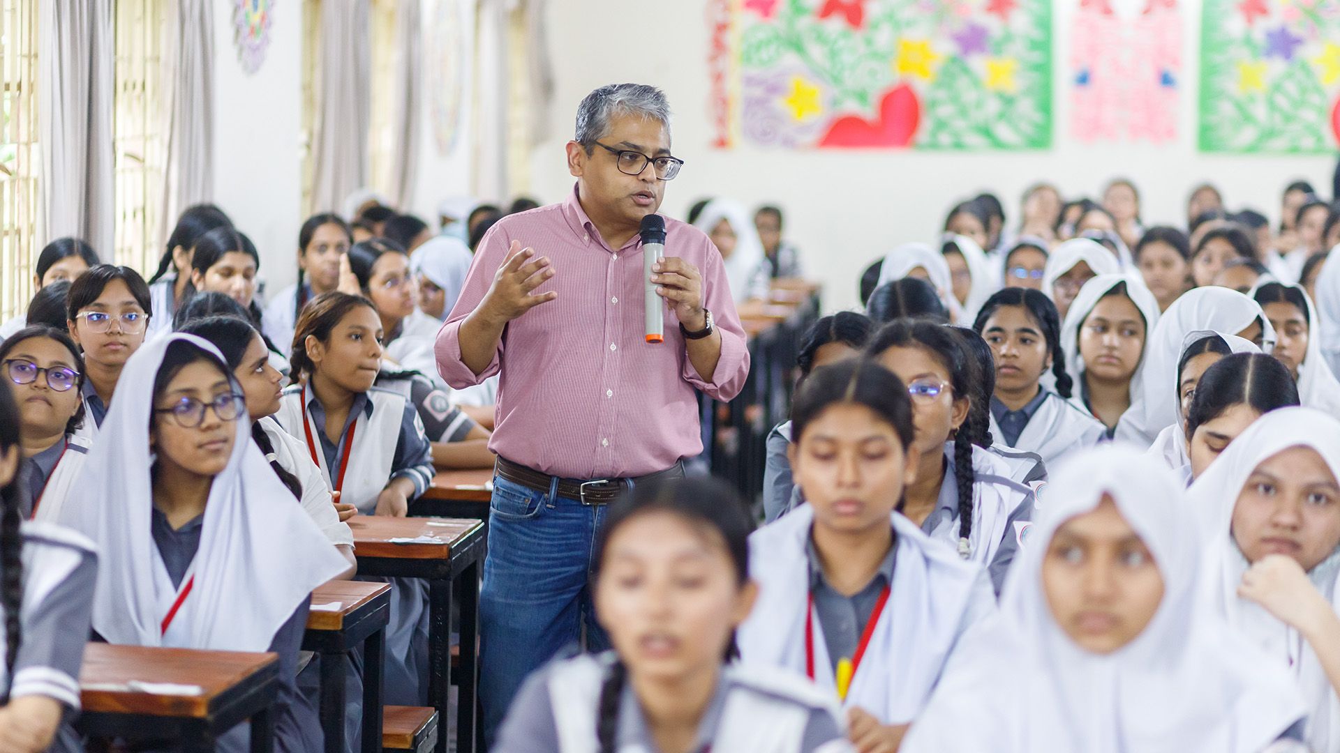 Zaved Akhtar, Chairman and Managing Director, interacting with the school children at the Awarewave programme