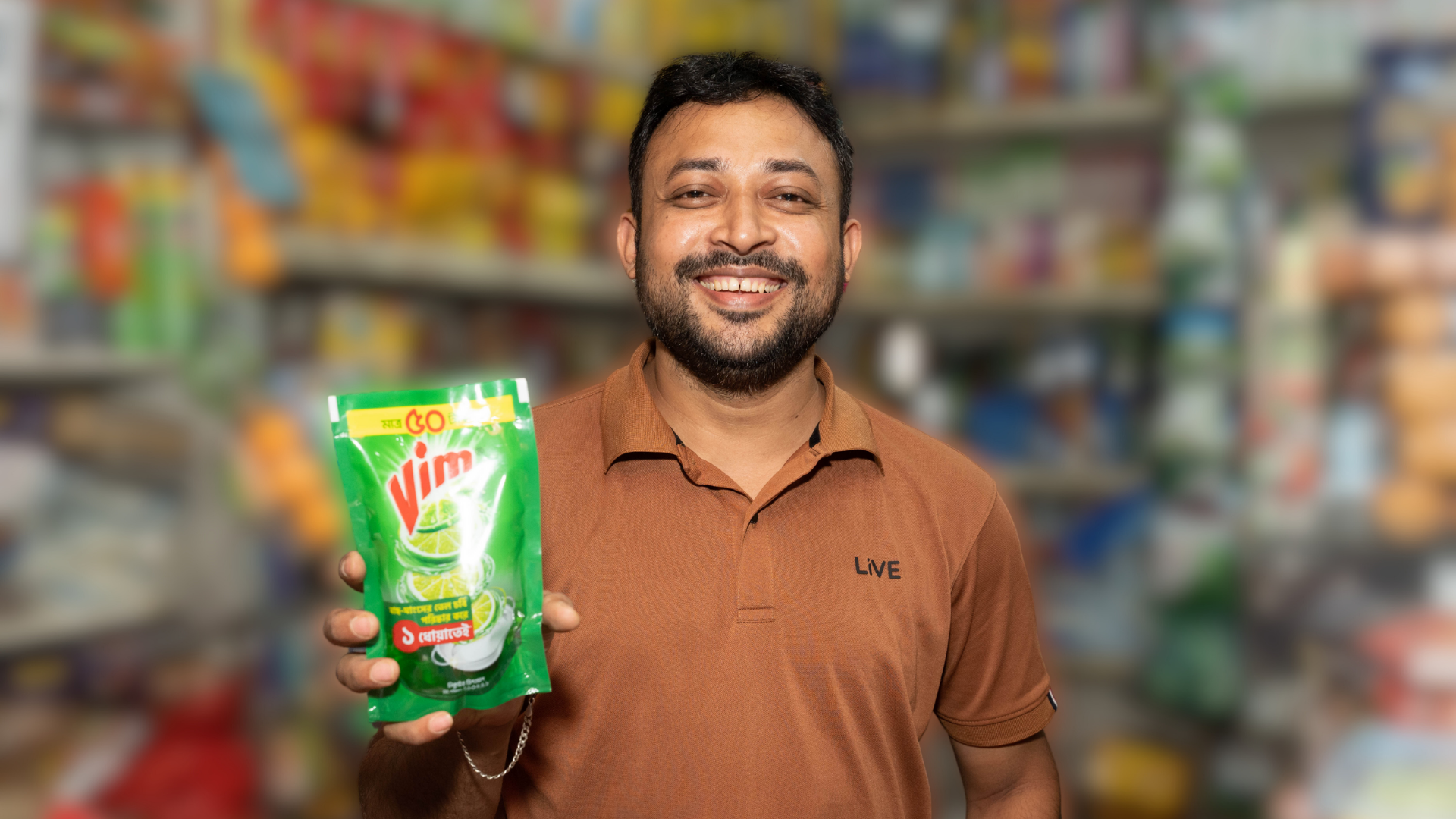 Retailer holding Vim Refill pack